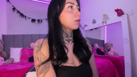 Lindaa maria  online show from 16, 9, 2025