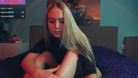 Snapshot of linda_roxy chatting on 4, 2, 2025 Linda online show from 4, 2, 2025