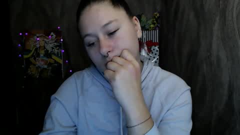 Snapshot of linda_s_ chatting on 11, 11, 2025 Linda online show from 11, 11, 2025