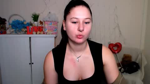 Snapshot of linda_s_ chatting on 26, 11, 2025 Linda online show from 26, 11, 2025
