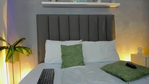 Snapshot of lindaa_natashaa chatting on 22, 11, 2025 L I N D A online show from 22, 11, 2025