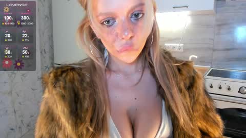 Snapshot of lindacrystalofc chatting on 27, 2, 2025 happy new year online show from 27, 2, 2025