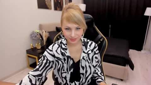 Snapshot of lindasandy chatting on 13, 10, 2025 lindasandy online show from 13, 10, 2025