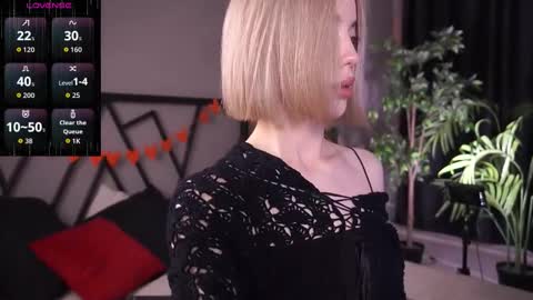 Snapshot of lindathacker chatting on 15, 9, 2025 your Linda is back online show from 15, 9, 2025