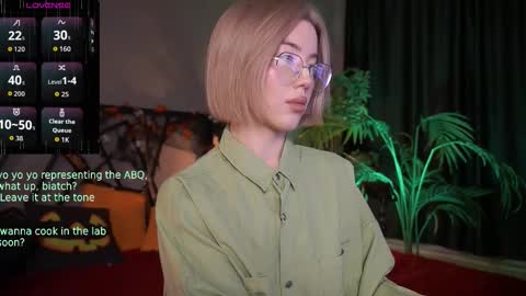 Snapshot of lindathacker chatting on 27, 10, 2025 your Linda is back online show from 27, 10, 2025