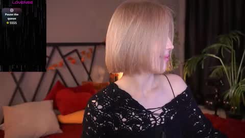 Snapshot of lindathacker chatting on 13, 11, 2025 your Linda is back online show from 13, 11, 2025