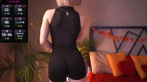 Snapshot of lindathacker chatting on 15, 11, 2025 your Linda is back online show from 15, 11, 2025