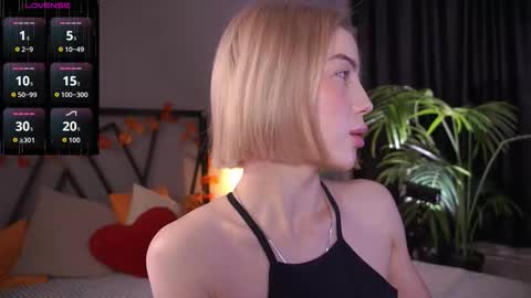 Snapshot of lindathacker chatting on 28, 11, 2025 your Linda is back online show from 28, 11, 2025