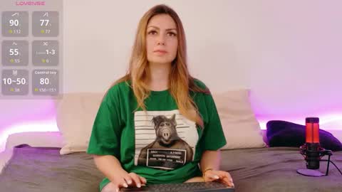 Snapshot of lindawhite_ chatting on 21, 5, 2026 Linda -- online show from 21, 5, 2026
