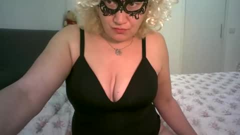 Snapshot of lindaxsmile chatting on 15, 2, 2025 LindaXSmile online show from 15, 2, 2025