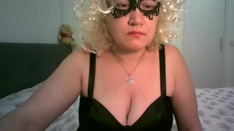 Snapshot of lindaxsmile chatting on 24, 2, 2025 LindaXSmile online show from 24, 2, 2025