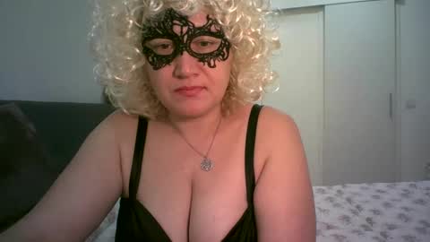 Snapshot of lindaxsmile chatting on 28, 2, 2025 LindaXSmile online show from 28, 2, 2025