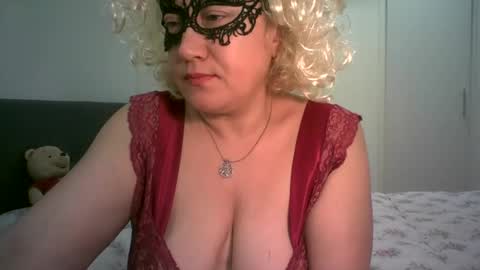 Snapshot of lindaxsmile chatting on 4, 3, 2025 LindaXSmile online show from 4, 3, 2025