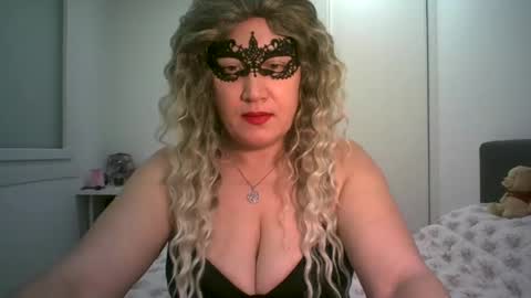 Snapshot of lindaxsmile chatting on 8, 3, 2025 LindaXSmile online show from 8, 3, 2025