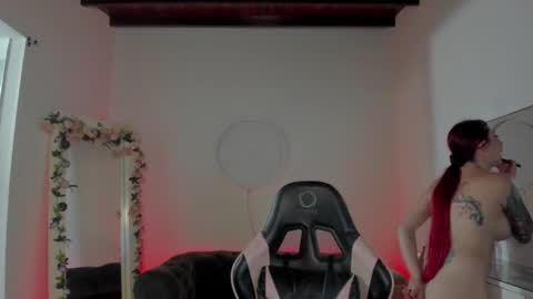 Snapshot of lindsay_khaleesi chatting on 16, 1, 2025 Lindsay online show from 16, 1, 2025