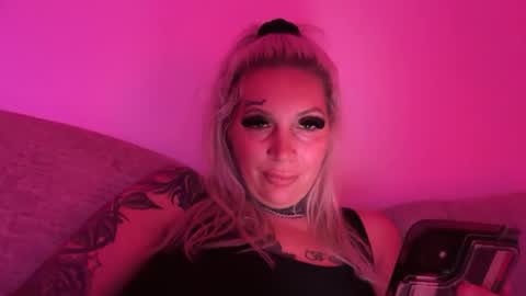 Snapshot of lindseysexii chatting on 3, 11, 2025 Lindzay online show from 3, 11, 2025