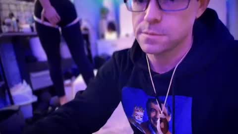 linuxgirlsudosu online show from 4, 2, 2025