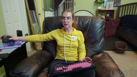 Snapshot of linzy19 chatting on 30, 12, 2024 Linzy19 online show from 30, 12, 2024