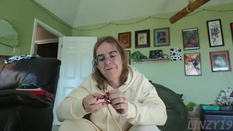 Snapshot of linzy19 chatting on 10, 11, 2025 Linzy19 online show from 10, 11, 2025