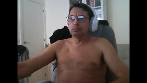 Snapshot of liongr69 chatting on 21, 10, 2025 liongr69 online show from 21, 10, 2025