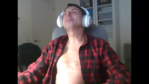 Snapshot of liongr69 chatting on 18, 12, 2025 liongr69 online show from 18, 12, 2025