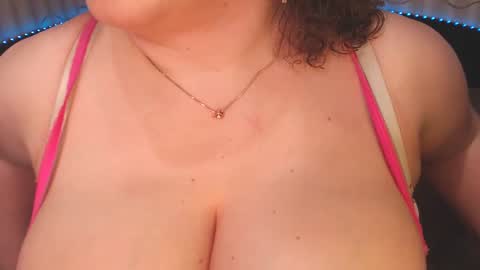 Snapshot of lipsaddiction chatting on 1, 2, 2025 LIpsAddiction online show from 1, 2, 2025