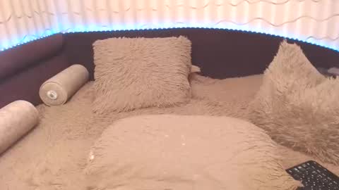 Snapshot of lipsaddiction chatting on 2, 3, 2025 LIpsAddiction online show from 2, 3, 2025