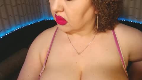 Snapshot of lipsaddiction chatting on 12, 11, 2025 LIpsAddiction online show from 12, 11, 2025