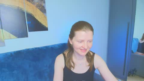 Snapshot of lisa__evans chatting on 4, 4, 2026 Lisa online show from 4, 4, 2026