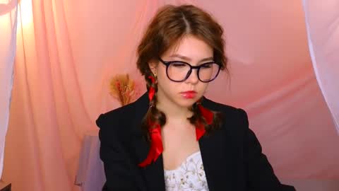  Lisa  online show from 15, 2, 2025