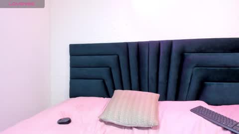 lisa white  online show from 5, 1, 2025