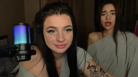 Snapshot of lisaanddenis chatting on 17, 9, 2025 Lisa and Den online show from 17, 9, 2025