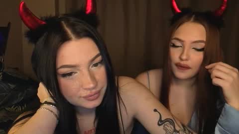 Snapshot of lisaanddenis chatting on 27, 10, 2025 Lisa and Den online show from 27, 10, 2025