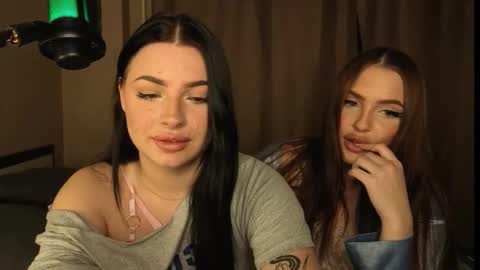 Snapshot of lisaanddenis chatting on 5, 11, 2025 Lisa and Den online show from 5, 11, 2025