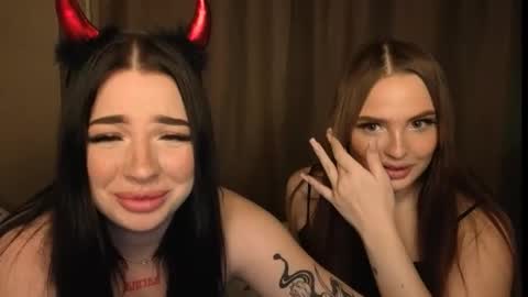 Snapshot of lisaanddenis chatting on 11, 11, 2025 Lisa and Den online show from 11, 11, 2025