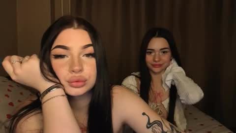 Snapshot of lisaanddenis chatting on 4, 12, 2025 Lisa and Den online show from 4, 12, 2025