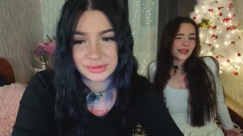 Snapshot of lisaanddenis chatting on 5, 1, 2026 Lisa and Den online show from 5, 1, 2026