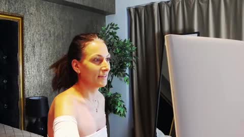 Snapshot of lisacroft chatting on 12, 2, 2025 lisacroft online show from 12, 2, 2025