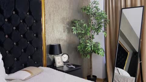 Snapshot of lisacroft chatting on 26, 2, 2025 lisacroft online show from 26, 2, 2025