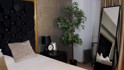 Snapshot of lisacroft chatting on 9, 3, 2025 lisacroft online show from 9, 3, 2025