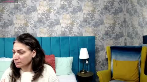 Snapshot of lisacroft chatting on 23, 11, 2025 lisacroft online show from 23, 11, 2025