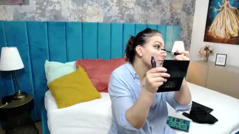 Snapshot of lisacroft chatting on 26, 11, 2025 lisacroft online show from 26, 11, 2025