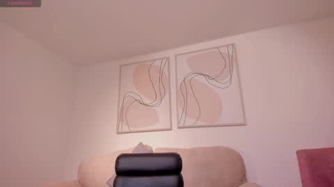 Snapshot of lisaflowersx chatting on 4, 12, 2025 Lisa Flowers online show from 4, 12, 2025