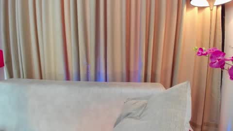 Snapshot of lisahadwiin chatting on 15, 2, 2025 LisaHadwiin online show from 15, 2, 2025