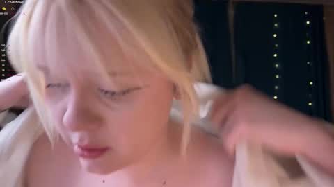 -Lisa- Help me to reach 100 thumbs up3 online show from 22, 3, 2026