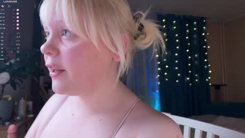 -Lisa- Help me to reach 100 thumbs up3 online show from 5, 4, 2026