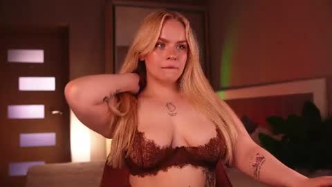 Snapshot of lisalovesweet chatting on 27, 6, 2026 Lisa online show from 27, 6, 2026