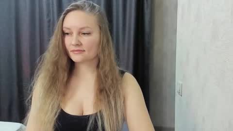 Snapshot of lisavanoranje chatting on 3, 11, 2025 Lisa online show from 3, 11, 2025