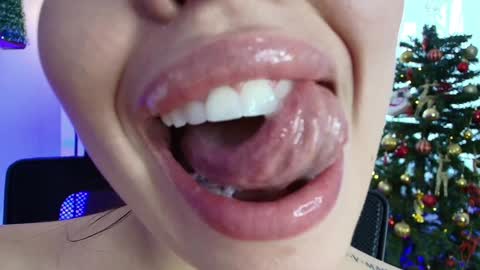 Lisbet online show from 5, 12, 2024