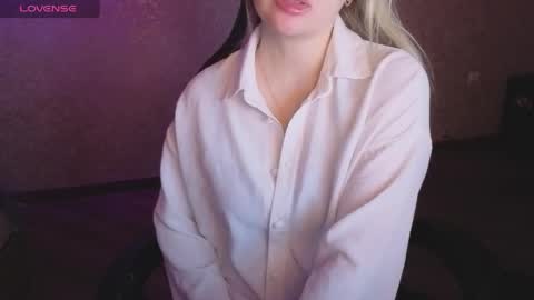 Snapshot of lisenok26 chatting on 17, 4, 2026 Anna online show from 17, 4, 2026